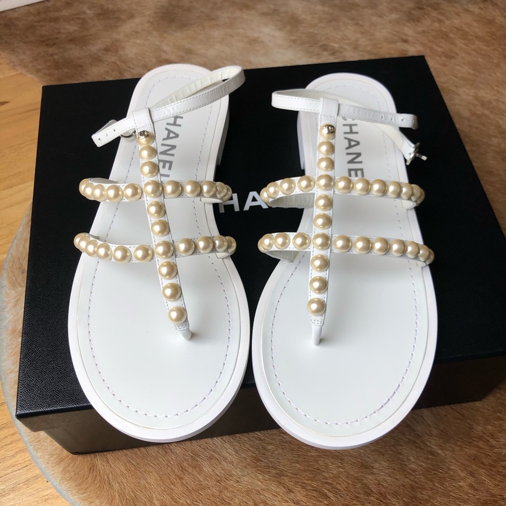 CHANEL White Pearl-Strap Leather Sandals G45753 size 39 NIB $1700